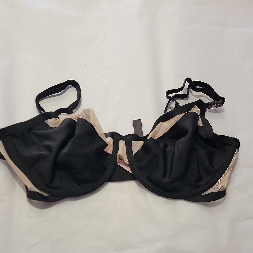 Victoria's Secret Elegant Black and Cream Women's Bra